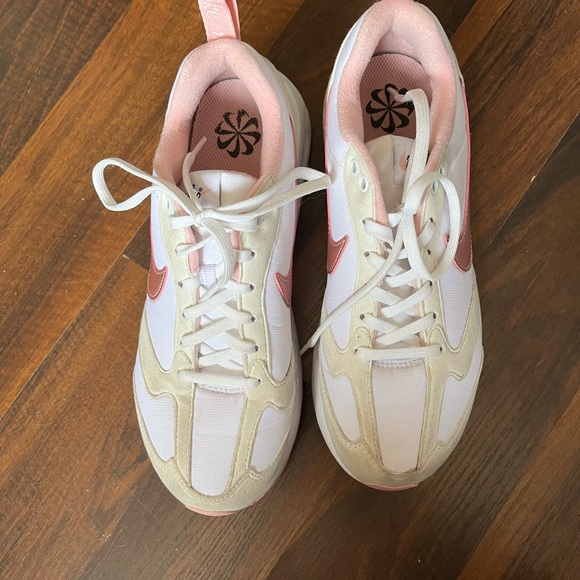 ‼️SOLD DO NOT BUY‼️Pink Nike shoes (5.5) - Picture 2 of 4